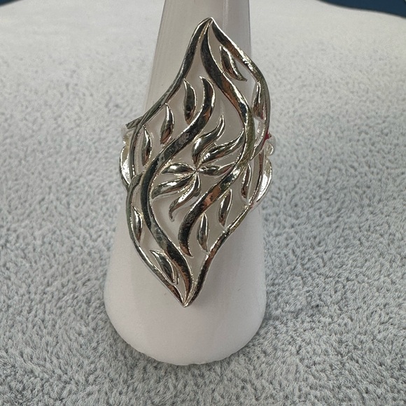 New 925 Italy Sterling Silver Elegant Silver Leaf Design Ring Size 7.5 - Picture 4 of 11